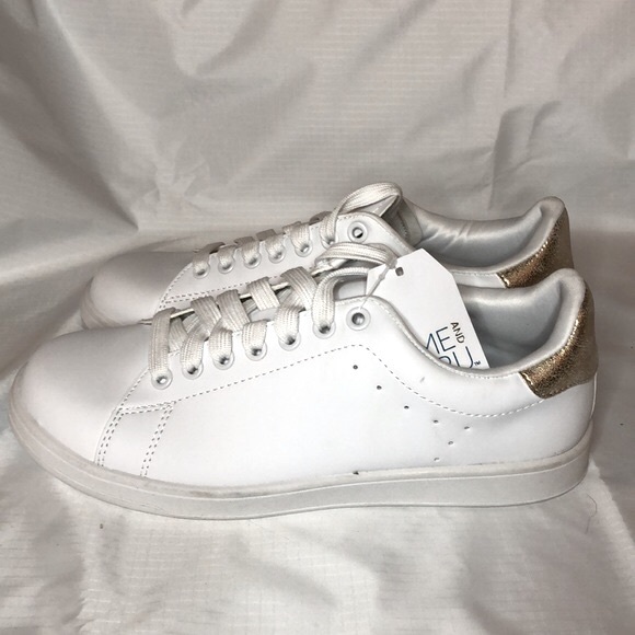 Time and Tru White Low Top Memory Foam Platform Sneakers - Picture 8 of 10